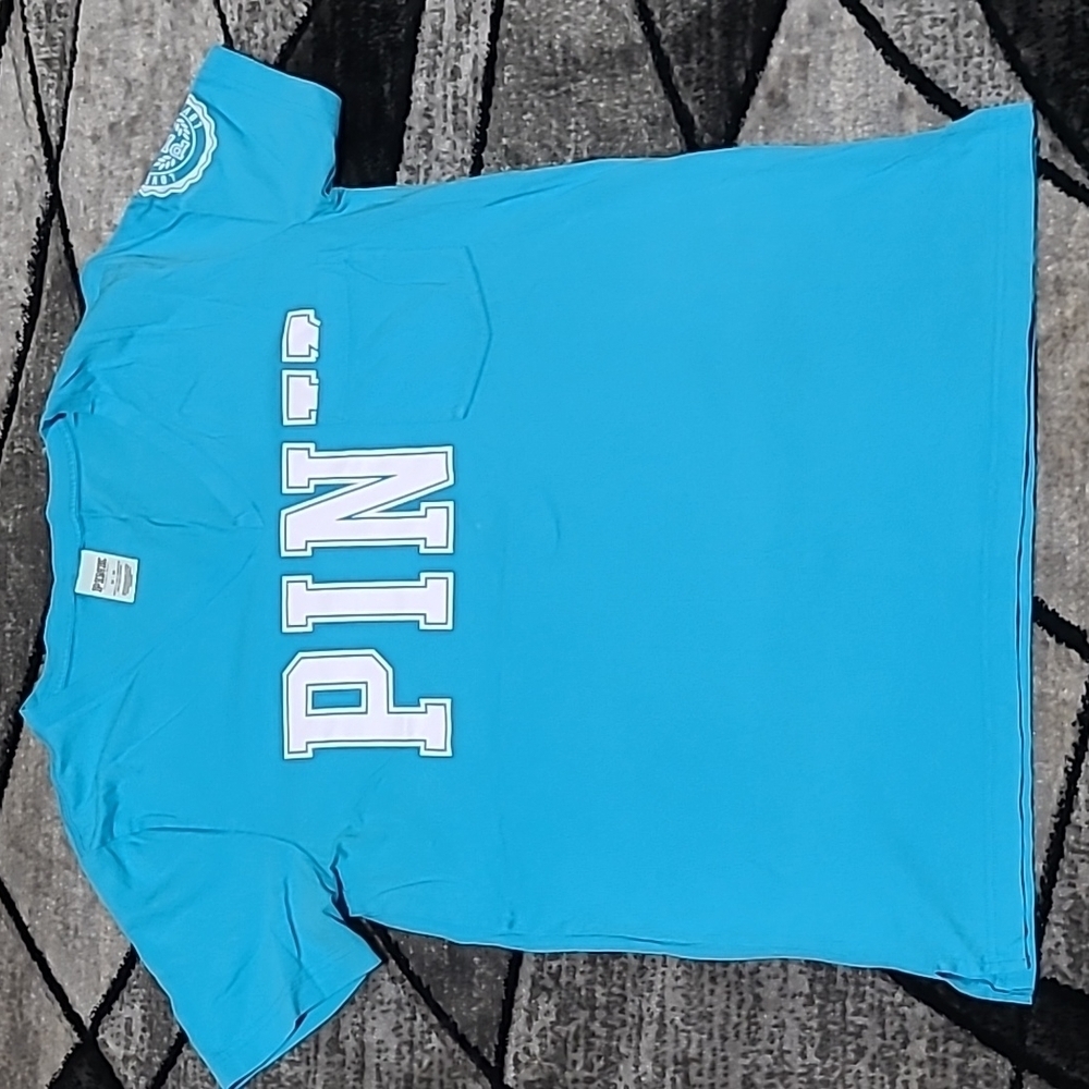VS PINK 2016 CAMPUS SHINE V-NECK POCKET TEE-SHIRT